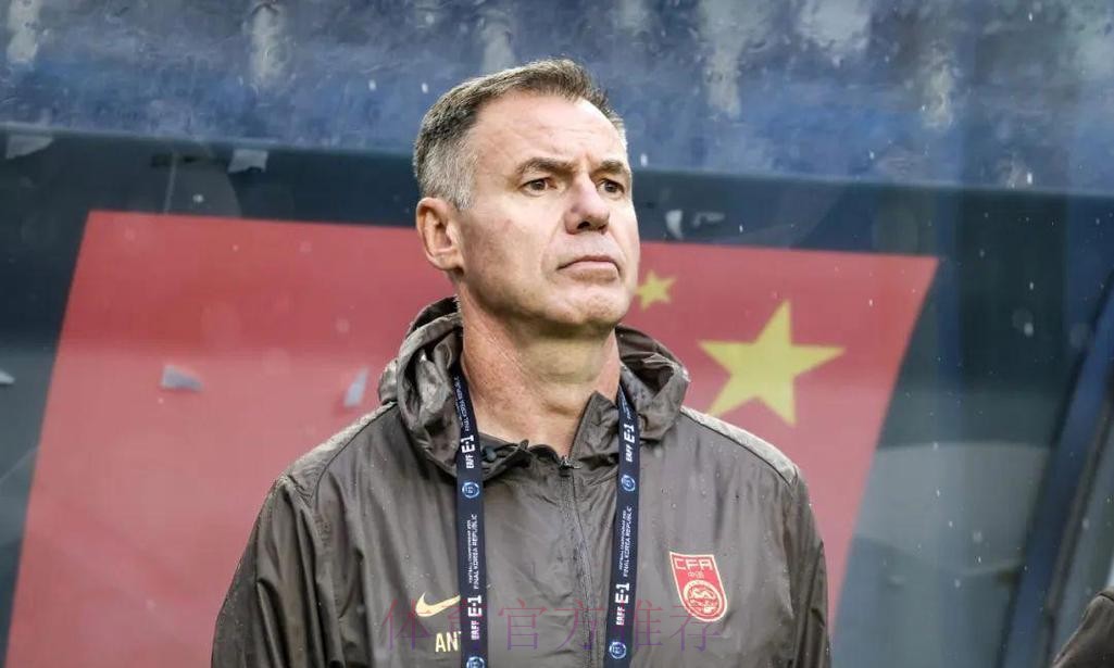 女足新帅米利西奇亮相见面会 未来挖掘年轻球员让球队更有攻击性